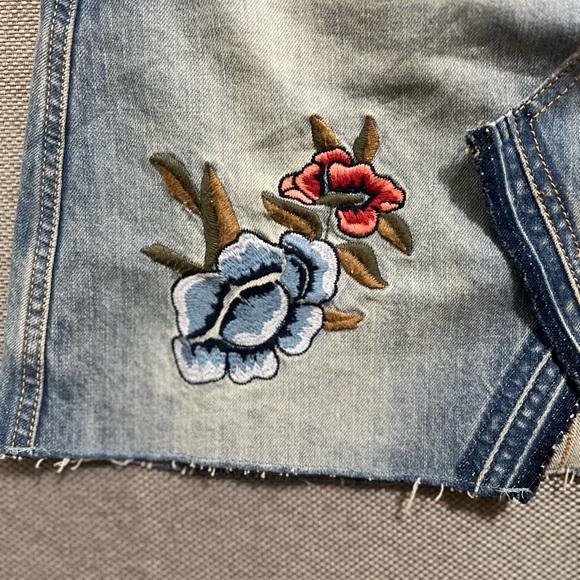 Abercrombie & Fitch  denim mini skirt. - Picture 5 of 7